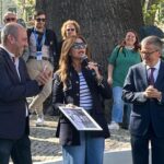 Sílvia Rizzo Instagram – Por iniciativa do @vasckarof Presidente da Junta de freguesia de Santo António, a Praça da Alegria juntou hoje, Dia Mundial do Teatro como forma de homenagem, mais alguns nomes de um grupo de Atores inscritos na calçada.
Com o apoio do Presidente da Câmara de Lisboa 
@c_moedas 
Muito me honra e muito agradeço!
Obrigada Vasco pelo teu cuidado de sempre com o Teatro, com os Atores! 😘
Parabéns a todos! 
.
Viva o Teatro e todas as Artes!
.
A Praça da Alegria cheia de talentos 🎬 🎭❤️