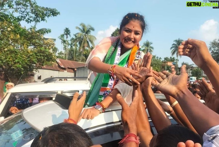 Saayoni Ghosh Instagram - Happiest amongst the Maa Maati Manush of Bengal! ❤ #DhupguriBypollCampaign #jalpaiguri ✨