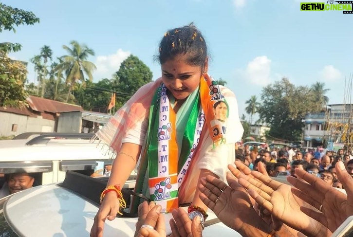 Saayoni Ghosh Instagram - Happiest amongst the Maa Maati Manush of Bengal! ❤ #DhupguriBypollCampaign #jalpaiguri ✨