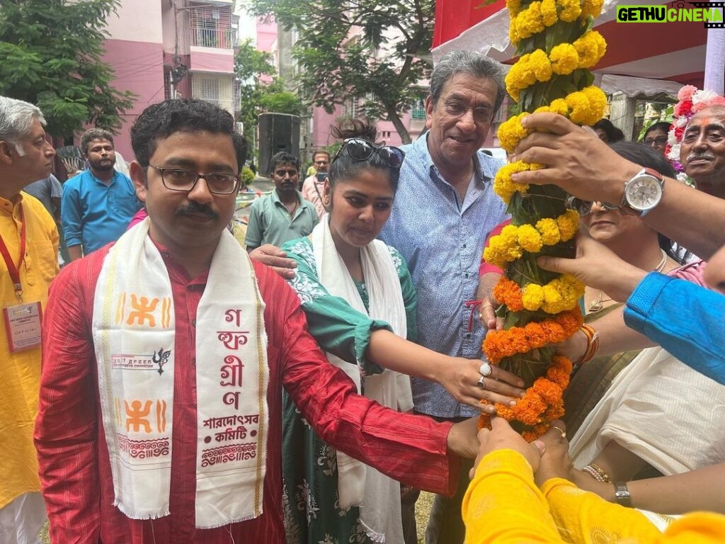 Saayoni Ghosh Instagram - Pujo2023…khutipujo! Golfgreen sharodotsav Committee. Parar pujo with some of the sweetest ones.