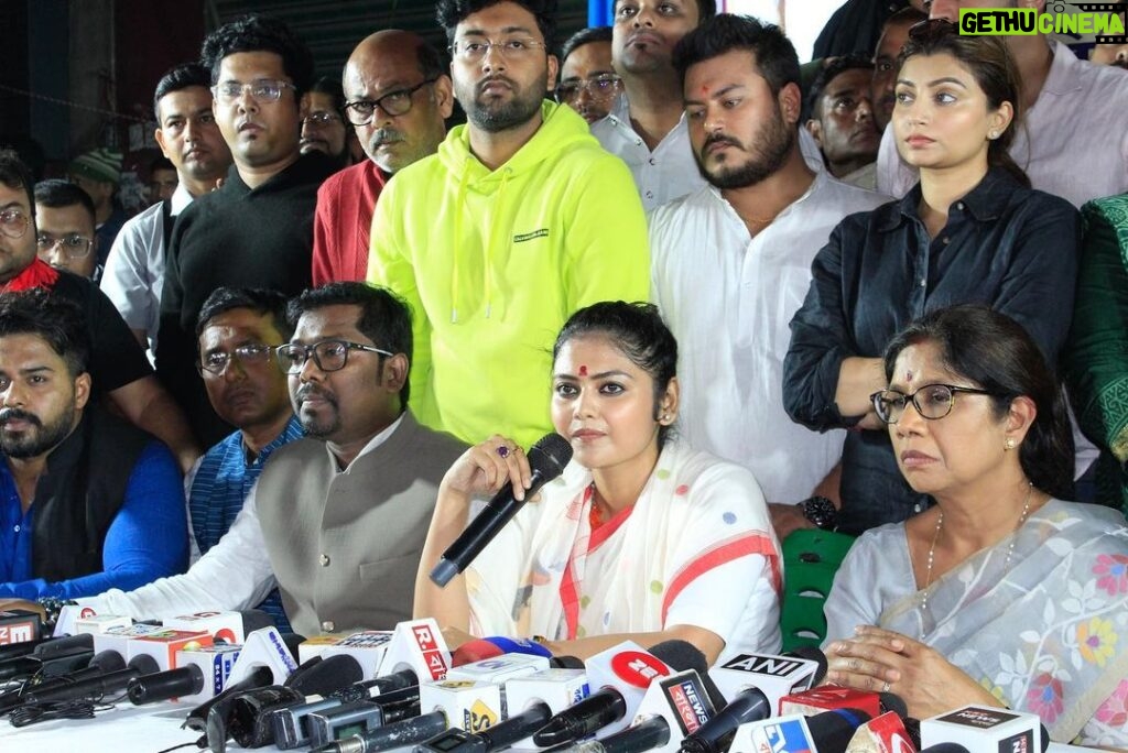 Saayoni Ghosh Instagram - Walking With North Kolkata Trinamool Youth Congress & Pradesh Trinamool Youth congress…for Swamiji!🙏🏻