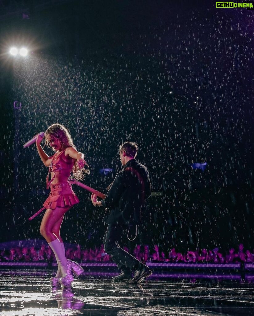 Sabrina Carpenter Instagram - i loved singing in the rain with you Rio. see you this weekend São Paulo💞
