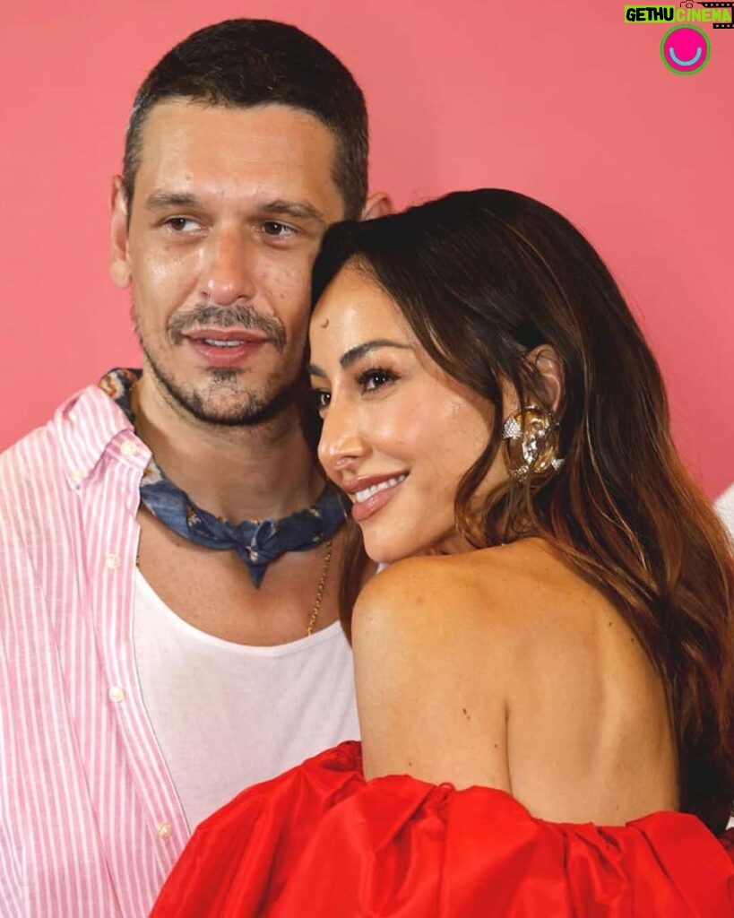 Sabrina Sato Instagram - #LETLOVE 💕 Sabrina Sato e João Vicente de Castro juntos novamente, mas dessa vez para apresentar o reality show “Let Love”. 💘 Os cinco primeiros episódios já estão disponíveis hoje, 13/11, no @globoplay e você assiste à estreia a partir de 22h30 no @multishow . 🔥 No elenco, pessoas solteiras de diferentes regiões do Brasil conhecem possíveis pretendentes. Vamos acompanhar os momentos de conquista entre eles, declarações de amor, DRs e, claro, também encontros bem calientes! 🥵 Bora? [📸: Marcos Serra Lima/gshow/Brazil News] #Famosos