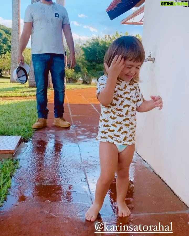 Sabrina Sato Instagram - Dia 12 de novembro é uma data muito especial na minha vida pq foi quando ganhei o meu irmão. Meu irmão caçula (apesar da pouca diferença de idade) cuidava dele na infância como um filho, levava ele até no colo na perua da escola. E nós sempre fomos grudados. Cuido dele e ele de mim, e é assim desde criança e vai ser assim pra sempre. O karin se preocupa com a família toda, quer o bem de todos... E como bom escorpião, defende quem ama pra sempre, pq ama demais, se entrega pq é intenso e é forte pq é de verdade. Meu irmão, te admiro tanto e te amo pra sempre. O Arthurzinho tem sorte de ter este grande pai com ele pra ama-lo, protege-lo e ensina-lo. Um grande exemplo de ser humano, de irmao, pai, filho! Te amamos muito, tio Karin! Pra sempre! Feliz aniversario. 🥰❤️👏🏽😍😘