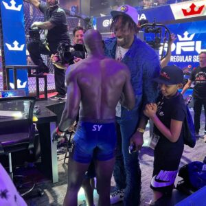 Sadibou Sy Instagram - Pleasure having @dwighthoward and family watching my fight
Not often I feel short 🤣