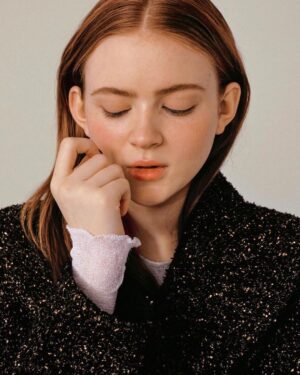 Sadie Sink Instagram - Merci beaucoup @lofficielparis ❤️
Photos by my favorite @katiemccurdy_ 
Styling by @jenjalouse 💕
#lofficiel #lofficielparis #CHANELMetiersdArt