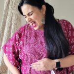 Sai Lokur Instagram - My baby is already training for kick boxing in the womb 😅😅 Wearing this maternity kaftan from @momswardrobe2020 (Kick boxing, baby in womb, pregnancy, maternity, gender reveal, pregnancy pain, baby kicks, baby scan, girl or boy, mom to be, mom life) #kickboxingreels #pregnancyreels #trending #momreels #babyreels #funnyreels #babyvideos #pregnancy #momlife #babyscan #genderreveal #babyshower #momtobe