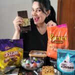 Sai Lokur Instagram - Everyone says avoid eating sugar during pregnancy. And this is what me and my baby do 🤣 #funnyreels #baby #babyreels #pregnancyreels #pregnancy #pregnancydiet #babyvideos #trending #sweets #babydance #babygirl #babyboy #momtobereels #momtobe #pregnancyjourney