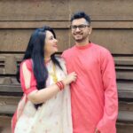 Sai Lokur Instagram - All decked up for Durga Pooja 😇 #durga #durgapooja #ambemaa #jaimatadi #maataji #navratri #maadurga #aigirinandini #trendingreels #trendingsongs #navratrireels #bengaligirl #bengalisaree #durgapuja #bhavani #aai #mahalakshmi #bengalicouple #husbandandwife #couplegoals