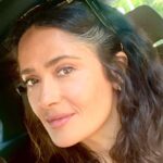 Salma Hayek Pinault Instagram - Here is a tip to cover your white hair without dyeing it ……………………………………………………………………………………………………………………………………………… don’t wear your glasses 👓 on your hair!!! 😜😹. Bring on the wisdom🦉. Aquí les va un consejo para cubrirse las canas sin teñirse el cabello……………………………quítense los lentes de la cabeza!!!😜😹 bienvenida la sabiduría🦉