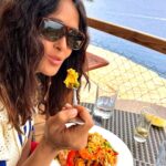 Salma Hayek Pinault Instagram - Que Viva España #sanjuan #paella #vivaespaña