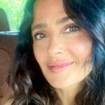 Salma Hayek Pinault Instagram - Here is a tip to cover your white hair without dyeing it ……………………………………………………………………………………………………………………………………………… don’t wear your glasses 👓 on your hair!!! 😜😹. Bring on the wisdom🦉. Aquí les va un consejo para cubrirse las canas sin teñirse el cabello……………………………quítense los lentes de la cabeza!!!😜😹 bienvenida la sabiduría🦉