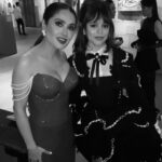 Salma Hayek Pinault Instagram - I’m always inspired when I hang out with the brilliant new generation of Latina actresses, they inject me with strength and inspiration. #latinopride #sisterhood @camilamorrone @alexademie @jennaortega Siempre me inspiro cuando salgo con la brillante nueva generación de actrices latinas, me inyectan fuerza e inspiración.