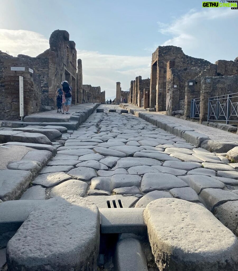 Salma Hayek Pinault Instagram - I feel an undeniable connection to the world that existed centuries ago. 🏛🏺When you walk through the ruins of Pompeii you can’t help but imagine the lives of the people and their spirit linger in the air. The endurance of its buildings have survived to tell stories of of triumph and tragedy, of love and loss, all frozen in time. Thank you @massimo_osanna for this extraordinary experience. #italy #pompeii Pompeii, Italy