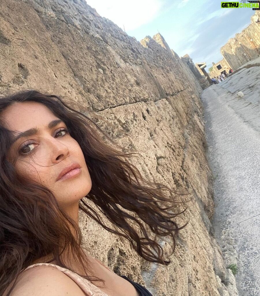 Salma Hayek Pinault Instagram - I feel an undeniable connection to the world that existed centuries ago. 🏛🏺When you walk through the ruins of Pompeii you can’t help but imagine the lives of the people and their spirit linger in the air. The endurance of its buildings have survived to tell stories of of triumph and tragedy, of love and loss, all frozen in time. Thank you @massimo_osanna for this extraordinary experience. #italy #pompeii Pompeii, Italy