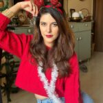 Saloni Khanna Instagram - A very merry Christmas. Swipe to the end to see my Christmas wish ! #christmas23 Red Chillies Entertainment