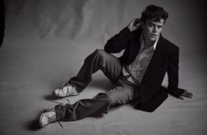 Sam Clemmett Instagram - Another from the incredible @charliegraystudio for @icon_elpais 

Styling @mrfabioimmediato 
Grooming @thebradylea 

#queencharlotte