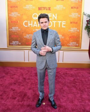 Sam Clemmett Instagram - World Premiere for Queen Charlotte 🤯 Thank you LA! Less than a week to go…. 

Thank you @giorgioarmani @aspreylondon @santoniofficial 

Styling @mrfabioimmediato 
Grooming @andreapezzillo