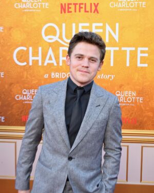 Sam Clemmett Instagram - World Premiere for Queen Charlotte 🤯 Thank you LA! Less than a week to go…. 

Thank you @giorgioarmani @aspreylondon @santoniofficial 

Styling @mrfabioimmediato 
Grooming @andreapezzillo
