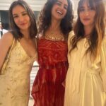 Samantha Robinson Instagram - Friends & LA summer ✨