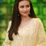 Sana Javed Instagram – 💛

@rizwanbeyg @sheebamughal 
Photography @omarsaeedofficial