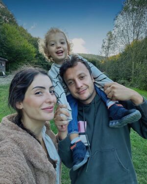 Sanem Bahçekapılı Instagram - Sen sanemişkosun, sen babişkosun, ben de teoşkoyum 🫡