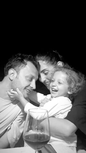 Sanem Bahçekapılı Instagram - Sevdiği şarkının nakaratı gelirken böyle heyecanlanmayan da ne bileyim…
