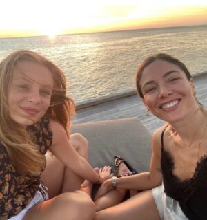 Sarah Felberbaum Instagram - You and Me throughout the years, around the world, together. More than friends, more than we could have imagined. A love that belongs to you&me and no one else. 

Auguri piccoletta mia. Grazie della fiducia che mi hai dato negli anni, dell’amore folle che mi dimostri e che mi fa sentire speciale e mi ha reso una persona migliore. 

Non vedo l’ora di vedere come continuerà questa fantastica avventura. 

#gaia18 #buddies #tiamo
@gaiaaderossi ❤️