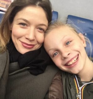 Sarah Felberbaum Instagram - You and Me throughout the years, around the world, together. More than friends, more than we could have imagined. A love that belongs to you&me and no one else. 

Auguri piccoletta mia. Grazie della fiducia che mi hai dato negli anni, dell’amore folle che mi dimostri e che mi fa sentire speciale e mi ha reso una persona migliore. 

Non vedo l’ora di vedere come continuerà questa fantastica avventura. 

#gaia18 #buddies #tiamo
@gaiaaderossi ❤️