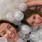 Sarah Felberbaum Instagram - Tu che sei la mia parte migliore. Tu che sei bella e simpatica e tanto intelligente. Tu che non ti prendi mai sul serio. Tu che ti preoccupi sempre se mi vedi seria o pensierosa e mi chiedi se sto bene. Tu che mi hai regalato l’amore. Auguri vita mia. #oliviaturnsnine