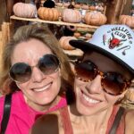 Sarah Felberbaum Instagram - Che giornata meravigliosa!! Grazie @fattoriadellazucca Abbiamo scelto la nostra zucca, intagliata, decorata. Fatto face painting, mangiato, corso e riso. 🎃 #fattoriadellazucca #qualitytime #sundayfunday #happyhalloween Fattoria della Zucca
