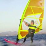 Sarp Levendoğlu Instagram - Suda Fena Kayarım Yaklaşma Canını Yakarım @gaastra_tabou_international @korhanbaran @burockbi @sofasurfshop #alaçatı #surf #windsurfing Bu Bi Sörf Okulu