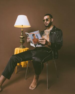 Sarunas J. Jackson Instagram - So I did a shoot w/ @muzethemag 😎@laurentakespix had me feeling like a MODEL model 😂 🤙🏽
#DecemberIssue 

Hair&Make Up: @kimmieshaye wardrobe stylist:@jamar_hart @eagleeyefashionproduction
 Location: @ohshootstudio