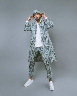Sarunas J. Jackson Instagram - So I did a shoot w/ @muzethemag 😎@laurentakespix had me feeling like a MODEL model 😂 🤙🏽
#DecemberIssue 

Hair&Make Up: @kimmieshaye wardrobe stylist:@jamar_hart @eagleeyefashionproduction
 Location: @ohshootstudio