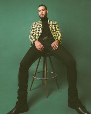 Sarunas J. Jackson Instagram - So I did a shoot w/ @muzethemag 😎@laurentakespix had me feeling like a MODEL model 😂 🤙🏽
#DecemberIssue 

Hair&Make Up: @kimmieshaye wardrobe stylist:@jamar_hart @eagleeyefashionproduction
 Location: @ohshootstudio