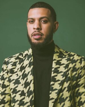 Sarunas J. Jackson Instagram - So I did a shoot w/ @muzethemag 😎@laurentakespix had me feeling like a MODEL model 😂 🤙🏽
#DecemberIssue 

Hair&Make Up: @kimmieshaye wardrobe stylist:@jamar_hart @eagleeyefashionproduction
 Location: @ohshootstudio