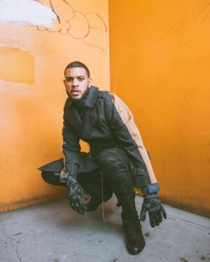 Sarunas J. Jackson Instagram - So I did a shoot w/ @muzethemag 😎@laurentakespix had me feeling like a MODEL model 😂 🤙🏽
#DecemberIssue 

Hair&Make Up: @kimmieshaye wardrobe stylist:@jamar_hart @eagleeyefashionproduction
 Location: @ohshootstudio