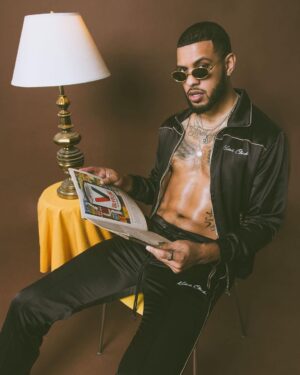 Sarunas J. Jackson Instagram - So I did a shoot w/ @muzethemag 😎@laurentakespix had me feeling like a MODEL model 😂 🤙🏽
#DecemberIssue 

Hair&Make Up: @kimmieshaye wardrobe stylist:@jamar_hart @eagleeyefashionproduction
 Location: @ohshootstudio