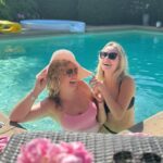 Saskia Thuot Instagram - « Tatie, je viendrais passer le we avec toi! » Mais pourquoi pas☺️ Ma nièce, la seule, qui vient me visiter, non mais🥹 Elle est brillante, allumée, super sweet. Que voulez-vous « it runs in the family »👯‍♀️ Vive l’allégresse 🤪 Comme dirait Daphnée « Go Tatie, go Tatie! » 🤣 Cette belle jeunesse est siiiii inspirante 🫶🏼 #famille #we #tatie