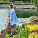 Saskia Thuot Instagram - Déjà plus de 2 ans que je suis propriétaire de Balmy. C’est simple, j’ai tellement aimé les produits que j’ai acheté la compagnie. Maintenant, grâce à vous, l’entreprise rayonne partout au Québec et ailleurs dans le pays. À chaque fois que vous achetez une Balmy, en plus de vous offrir un magnifique cadeau, vous soutenez une entreprise d’ici. Tout comme moi, Balmy est fièrement québécoise💙 Le temps du long week-end profitez de 15% automatique à la caisse à l’achat de 2 items. Bonne fête nationale🇲🇶 xxx Saskia #balmytowels #balmyxsaskia #entrepreneurlife #fetenationale