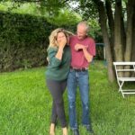 Saskia Thuot Instagram - Il est arrivé dans ma vie j’avais 18 ans. Le plus extraordinaire des beau-papa. Ceux qui connaissent Mario savent. Être en sa presence est tout, sauf plate! Quelle chance de t’avoir dans notre vie 🤍 Pensée pour moi papa qui ne pouvait pas être des nôtres 🫶🏼 #fetedesperes #fatherfigure #famille