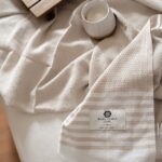 Saskia Thuot Instagram - Il fait beau et chaud, c’est le temps de la promo « Parce que je rêve que tout le monde possède une Balmy » ☺️ Je vous offre donc la livraison gratuite, jusqu’à jeudi minuit. Utilisez le code : LIVRAISON0 à la caisse. Visitez le site (voir lien en bio) pour choisir la vôtre ☺️ Choisir @balmy_towels c’est encourager une entreprise d’ici, la mienne ☺️ et s’offrir un produit de grande qualité pour vous accompagner dans toutes vos activités. #balmyxsaskia #chic #eco #fun #achatlocal #livraiso0 *la promo prend fin mardi 23:59