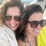 Saskia Thuot Instagram - Miami Beach avec les amis, les palmiers, les enfants (qui préfèrent ne pas se faire voir la binette) et la mer🤍 Le rabais 30FOU en rappel pour votre Balmy. @balmy_towels Maillots @lingerieemma Solaires @irisvisualgroup #escapade #miamibeach #jamaissansmabalmy #balmyxsaskia #chic #eco #fun