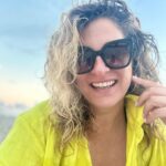 Saskia Thuot Instagram - Miami Beach avec les amis, les palmiers, les enfants (qui préfèrent ne pas se faire voir la binette) et la mer🤍 Le rabais 30FOU en rappel pour votre Balmy. @balmy_towels Maillots @lingerieemma Solaires @irisvisualgroup #escapade #miamibeach #jamaissansmabalmy #balmyxsaskia #chic #eco #fun