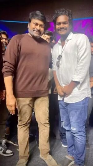 Sathvik Anand Bandela Instagram - THANKS GOD 🙏🙌 Chinapudu nenu @chiranjeevikonidela songs kee dance vese vadini,ayana vesina dress eh kavali ani golla chese vadini . Eeroju ayana naanu stage meedhaki pilichi nanu gurthu patti ashirvadhincharu,naaku Nijam gha namasakyam gha Ledhu 🥹 naaku ee goppa avakasani ichina maa director @sairazesh gariki elappudu runapadi untanu.Entho mandhi encourage cheyaka yagathali chesthuna days lo  naa talent nee gurthinchi BABY ane goppa cinema lo nanu pettaru thanks sir 🥹— @chiranjeevikonidela sir nenu oka mamulu insta and YouTube lo videos cheskune vadini,meeru eh platform ithe enti talent unodini gurthistharu encourage chestharu 🥹 Asalu meeru nanu stage meedhaki ramani pilavatam naaku serious gha ipatiki ardham kavatledhu sir 🥹🙏 Love u sir 😍 Andhuke apukolekha hug cheseskunanu 🥹 Meeru maaku oka inspiration sir 🔥 Thanks sir 🙏  Nannu epudu support chese maa @sknonline sir kee @ananddeverakonda anna love u anna 😍 … eeroju nenu marchipoleni roju nanu istapade valla andharu entha happy gha untaro ani think chesthe ne mind pani cheytla… meelo okadini Eeroju ilaa unanu,meee prema valle 💖🙏