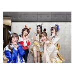 Satomi Sato Instagram - * * * * ライブの時に、皆さんと撮った写真をば…！ 三女神💛❤️💙 進藤さんと斎賀さんだったから 私は.とても楽しく参加できました。 リハの時から、沢山助けて下さり感謝しかありません…！ 大好きで尊敬している先輩方です☺️ * * 青二の皆さんと！ 進藤さん、津田ちゃん、ゆりちゃん、あやちゃん。 アンサンブルで参加していた 山田京奈ちゃんは、タイミング合わず一緒に撮れなかった😭 舞台パートで頑張ってた可愛い後輩さんです🧡 * * 三女神と実況のあけちゃん キタサンブラック役の矢野妃菜喜ちゃん。 あけちゃんの実況は、本当に凄かった…！！ 流石です✨ニンジンのピアス？イヤリング？も可愛かった〜！ 矢野さんは、ちっちゃくてパワフルで ものすごく可愛かった…。。 キタサン育ててたから、内心キャッキャしていたけど ほら、わたし、先輩だからさ！ 涼しい顔して一緒に写真撮ったよ。笑 * * トウカイテイオー役のMachicoちゃん。 ケイエスミラクル役の佐藤日向ちゃん。 ダイタクヘリオス役の山根綺ちゃん。 今回のライブで大活躍だった皆さんです。 舞台パート泣けた…！ あの熱量で駆け抜けたみんな素晴らしい🥹✨✨ Machicoちゃんの頼もしさと笑顔に 勇気付けられた方も多かったのでは？？ 私もその1人です。 本番前にアイス食べてたの可愛かった。可愛かった。🍨 * * エアシャカール役の津田美波ちゃん。 楽屋にたくさん遊びに来てくれて 嬉しかった〜！安心した〜！笑 ステージでの表情所作全てカッコよくて、恋するかと思ったよね。。🥹 エアシャカールは最近育成してたから 個人的にタイムリーで嬉しかったな❤️ * * 他にもみんなと写真撮りたかったけど 楽屋が違かったり、バタバタしていて撮れず残念…！！ またいつか機会があったら嬉しいな。 * * * * #ウマ娘 #ウマ娘プリティーダービー #アリーナツアー #GO BEYOND WISH #DAY1 #シークレット #三女神 #ウマ娘ライブ #みんなと #写真撮ったよ #☺️ #斎賀みつき さん #進藤尚美 さん #津田美波 ちゃん #のぐちゆり ちゃん #山根綺 ちゃん #矢野妃菜喜 ちゃん #Machico ちゃん #佐藤日向 ちゃん #ありがとうございました ♡ #佐藤聡美