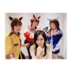 Satomi Sato Instagram - * * * * ライブの時に、皆さんと撮った写真をば…！ 三女神💛❤️💙 進藤さんと斎賀さんだったから 私は.とても楽しく参加できました。 リハの時から、沢山助けて下さり感謝しかありません…！ 大好きで尊敬している先輩方です☺️ * * 青二の皆さんと！ 進藤さん、津田ちゃん、ゆりちゃん、あやちゃん。 アンサンブルで参加していた 山田京奈ちゃんは、タイミング合わず一緒に撮れなかった😭 舞台パートで頑張ってた可愛い後輩さんです🧡 * * 三女神と実況のあけちゃん キタサンブラック役の矢野妃菜喜ちゃん。 あけちゃんの実況は、本当に凄かった…！！ 流石です✨ニンジンのピアス？イヤリング？も可愛かった〜！ 矢野さんは、ちっちゃくてパワフルで ものすごく可愛かった…。。 キタサン育ててたから、内心キャッキャしていたけど ほら、わたし、先輩だからさ！ 涼しい顔して一緒に写真撮ったよ。笑 * * トウカイテイオー役のMachicoちゃん。 ケイエスミラクル役の佐藤日向ちゃん。 ダイタクヘリオス役の山根綺ちゃん。 今回のライブで大活躍だった皆さんです。 舞台パート泣けた…！ あの熱量で駆け抜けたみんな素晴らしい🥹✨✨ Machicoちゃんの頼もしさと笑顔に 勇気付けられた方も多かったのでは？？ 私もその1人です。 本番前にアイス食べてたの可愛かった。可愛かった。🍨 * * エアシャカール役の津田美波ちゃん。 楽屋にたくさん遊びに来てくれて 嬉しかった〜！安心した〜！笑 ステージでの表情所作全てカッコよくて、恋するかと思ったよね。。🥹 エアシャカールは最近育成してたから 個人的にタイムリーで嬉しかったな❤️ * * 他にもみんなと写真撮りたかったけど 楽屋が違かったり、バタバタしていて撮れず残念…！！ またいつか機会があったら嬉しいな。 * * * * #ウマ娘 #ウマ娘プリティーダービー #アリーナツアー #GO BEYOND WISH #DAY1 #シークレット #三女神 #ウマ娘ライブ #みんなと #写真撮ったよ #☺️ #斎賀みつき さん #進藤尚美 さん #津田美波 ちゃん #のぐちゆり ちゃん #山根綺 ちゃん #矢野妃菜喜 ちゃん #Machico ちゃん #佐藤日向 ちゃん #ありがとうございました ♡ #佐藤聡美