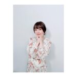 Satomi Sato Instagram - * * * * 「9周年直前生放送！グラブルアニバーサリーSP」に 動画出演させていただきました。 * * 今回、初めて（たぶん） キャラクターについてお話する機会を もらえたことが、とてもとても嬉しかったです🔥💫 やっと言えたー！！ もっと話したいこともあるけど 相変わらず擬音多用してるし動きがでかいけど まだ話せないことも沢山あるー！！笑 でもでも、嬉しかったですー✨✨ 9年という長い期間、作品に関わる事が出来て とても嬉しいなという想い それから、騎空士の皆様や制作スタッフの皆様への 感謝の気持ちが伝わっていたら嬉しいな。 * * ミカとカレンが同じ声優さんだったの？？と いう驚きの声もあったみたいで 「そうなんだよ〜☺️」とニヤニヤ。笑 * * 今回、2人の話をするということで ミカとカレンの2人をイメージして 白と赤の衣装にしてみました🤍❤️ * * これからも、最近ツンツンしているミカと 正義感溢れるギャルなカレン そしてグラブルをよろしくお願いしますっ✨ * * * #グラブル #グランブルーファンタジー #グラブル9周年SP #カレン #ミカ #ミカボシ #9周年 #おめでとう #🎉 #これからも #よろしくお願いします #佐藤聡美