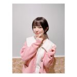 Satomi Sato Instagram - * * * TVアニメ「#氷菓」 10周年記念フィルムコンサート ～神山高校の小さな音楽会～ ご来場・ご視聴くださった皆様 ありがとうございました🌸🌸🌸 * * 10年という時を経て また千反田えるちゃんに会えたこと 皆様の前で彼女を演じられたこと 「古典部の屈託」の復活 どれも全て奇跡みたいな出来事で ずっと気持ちがふわふわしていました。 長い間「氷菓」を愛してくださる皆様のお陰です。 本当にありがとうございました。 * * 「10年」というものに、漠然とした不安を感じていましたが 集まってくださった当時のスタッフさんたち 阪口さん、ChouChoさん、田中公平先生 見に来てくださったたタスクオーナー先生 オーケストラの皆さんが奏でる音楽 そしてファンの皆様のお陰で 自分でも不思議なほど、きゅーっと当時の気持ちが蘇ってきて 自然とえるちゃんになれました。 皆様の力は偉大ですね！ * * そうそう！実は、今回、なななんと！ ChouChoさん楽屋が一緒だったのですが 何を隠そう、ChouChoさんのデビュー前から ずっとずっとファンだったので オタクを隠しきれずずっとソワソワしていました。笑 そんな私に、優しく声をかけてくださり たくさんお喋りしてくださった女神ChouChoさん😭✨✨ 一緒に撮った写真は宝物です✨ 初めて生で「優しさの理由」を聴くことが出来て 舞台袖でずっと涙目なわたし。。。 素敵な歌声に、思わず会場から手拍子が生まれて その光景に感動してじ〜〜んとしていました。 最高すぎた。。。 * * 衣装のお話はブログの方で あれやこれやお話ししているので 宜しければ、そちらもご覧ください(*^^*) * * 「わたし、気になります！」 も 久しぶりに沢山言いました。笑 あの、なんか突然なんですけど 私は千反田えるという女の子が 大好きで大好きで大切でたまらんのです。 ふとした折に思い出しては 彼女に想いを馳せることもしばしば。 ずっと笑っていてほしいし 芽生える無数の探究心を大切に のびのび生きていてほしい。 そんな風に考えてしまうくらい大好きで それと同じくらい「氷菓」という作品も大好きなのです。 氷菓は、大好きな最高のスタッフさんたちと一緒に 大切に作り上げた作品です。 イベントの日に感じた皆様の氷菓への想いは きっと絶対作品制作に関わった全ての方に届いているはずだと 私は思います。 名作は色褪せない。 私が言わなくっても きっと、この先もずーーーっと氷菓は 沢山の方に愛されて続ける作品になるんだろうな(*^^*) * * いつか、また同窓会みたいに 皆様と集まれる日がきたらいいですね。 それまでどうかお元気で🌸 * * * #氷菓10周年 #氷菓音楽会 #阪口大助 さん #choucho さん #田中公平 先生 #オーケストラ #フィルムコンサート #千反田える #佐藤聡美 #🌸