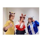 Satomi Sato Instagram - * * * * ライブの時に、皆さんと撮った写真をば…！ 三女神💛❤️💙 進藤さんと斎賀さんだったから 私は.とても楽しく参加できました。 リハの時から、沢山助けて下さり感謝しかありません…！ 大好きで尊敬している先輩方です☺️ * * 青二の皆さんと！ 進藤さん、津田ちゃん、ゆりちゃん、あやちゃん。 アンサンブルで参加していた 山田京奈ちゃんは、タイミング合わず一緒に撮れなかった😭 舞台パートで頑張ってた可愛い後輩さんです🧡 * * 三女神と実況のあけちゃん キタサンブラック役の矢野妃菜喜ちゃん。 あけちゃんの実況は、本当に凄かった…！！ 流石です✨ニンジンのピアス？イヤリング？も可愛かった〜！ 矢野さんは、ちっちゃくてパワフルで ものすごく可愛かった…。。 キタサン育ててたから、内心キャッキャしていたけど ほら、わたし、先輩だからさ！ 涼しい顔して一緒に写真撮ったよ。笑 * * トウカイテイオー役のMachicoちゃん。 ケイエスミラクル役の佐藤日向ちゃん。 ダイタクヘリオス役の山根綺ちゃん。 今回のライブで大活躍だった皆さんです。 舞台パート泣けた…！ あの熱量で駆け抜けたみんな素晴らしい🥹✨✨ Machicoちゃんの頼もしさと笑顔に 勇気付けられた方も多かったのでは？？ 私もその1人です。 本番前にアイス食べてたの可愛かった。可愛かった。🍨 * * エアシャカール役の津田美波ちゃん。 楽屋にたくさん遊びに来てくれて 嬉しかった〜！安心した〜！笑 ステージでの表情所作全てカッコよくて、恋するかと思ったよね。。🥹 エアシャカールは最近育成してたから 個人的にタイムリーで嬉しかったな❤️ * * 他にもみんなと写真撮りたかったけど 楽屋が違かったり、バタバタしていて撮れず残念…！！ またいつか機会があったら嬉しいな。 * * * * #ウマ娘 #ウマ娘プリティーダービー #アリーナツアー #GO BEYOND WISH #DAY1 #シークレット #三女神 #ウマ娘ライブ #みんなと #写真撮ったよ #☺️ #斎賀みつき さん #進藤尚美 さん #津田美波 ちゃん #のぐちゆり ちゃん #山根綺 ちゃん #矢野妃菜喜 ちゃん #Machico ちゃん #佐藤日向 ちゃん #ありがとうございました ♡ #佐藤聡美